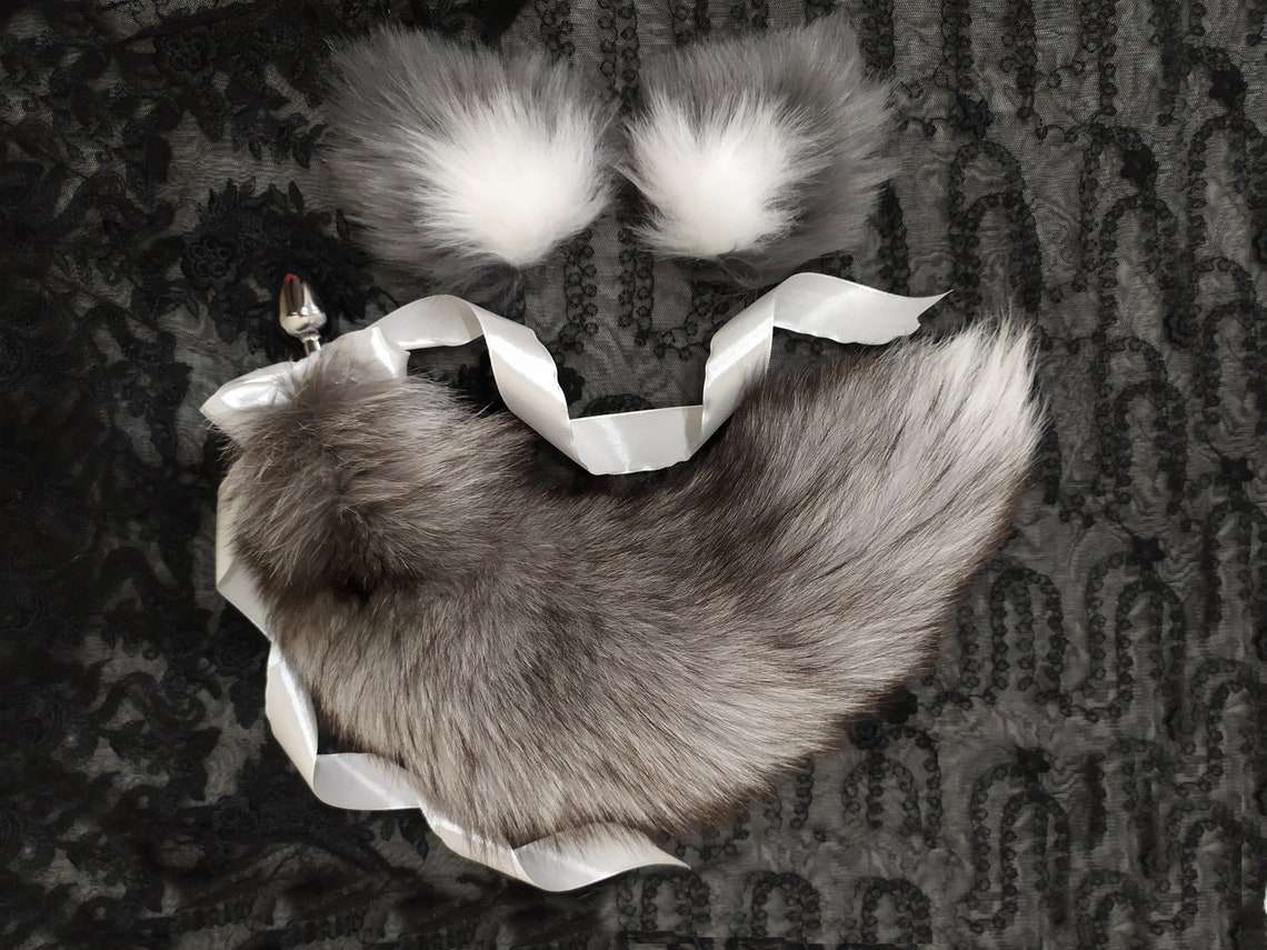 OhMyBP™ Gray Wolf Tail Butt Plug 16 in (40 cm) - Natural Fur